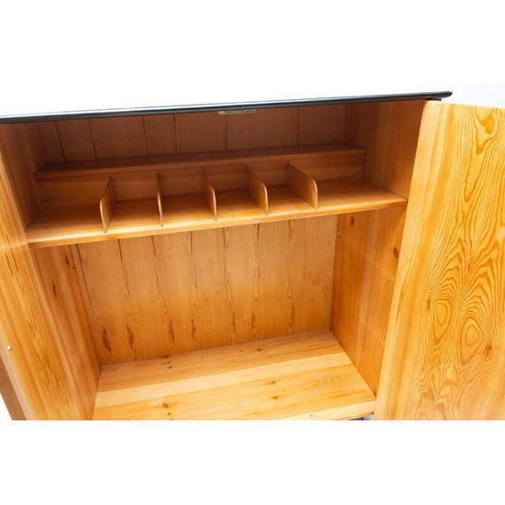 Image 1 of Armoire vintage en pin par Jindřich Halabala pour Up Zavody, Tchécoslovaquie 1950