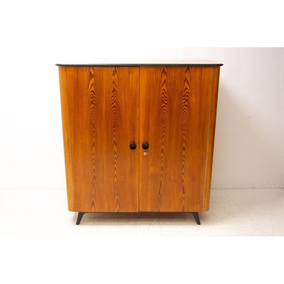 Image 1 of Armoire vintage en pin par Jindřich Halabala pour Up Zavody, Tchécoslovaquie 1950