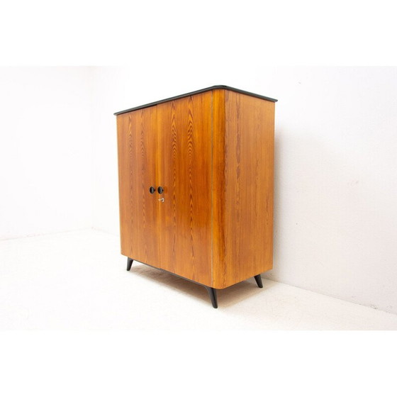 Image 1 of Armoire vintage en pin par Jindřich Halabala pour Up Zavody, Tchécoslovaquie 1950