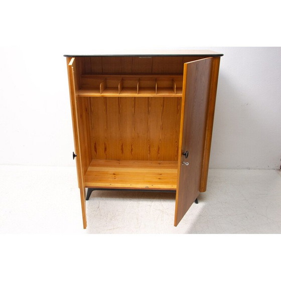 Image 1 of Armoire vintage en pin par Jindřich Halabala pour Up Zavody, Tchécoslovaquie 1950
