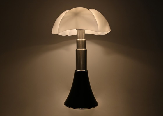 Image 1 of Lampe à poser Pipistrello noire par Gae Aulenti pour Martinelli Luce