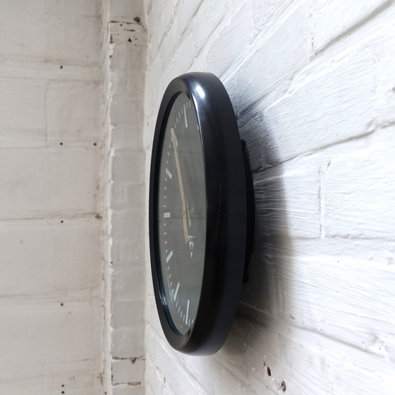 Image 1 of Horloge industrielle vintage noire Pragotron
