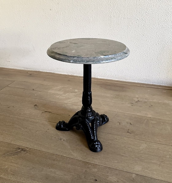 Image 1 of Table d'appoint ancienne en marbre et fonte