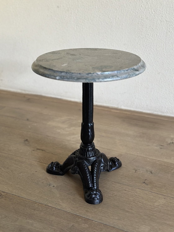 Image 1 of Table d'appoint ancienne en marbre et fonte