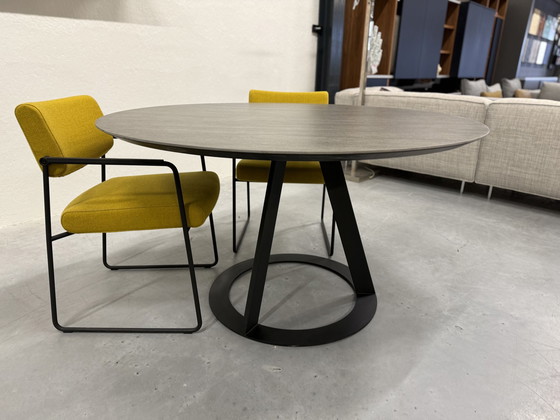 Image 1 of Harvink Fier Table de salle à manger avec plateau en céramique rond D135