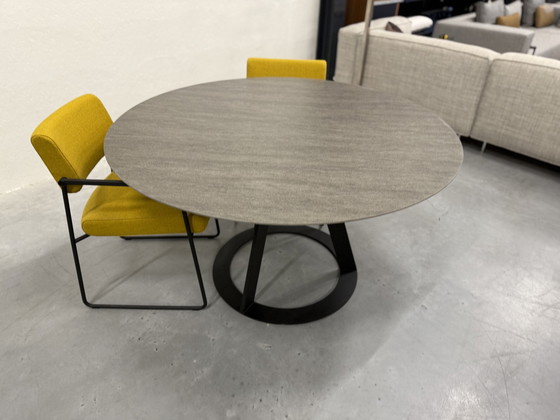 Image 1 of Harvink Fier Table de salle à manger avec plateau en céramique rond D135