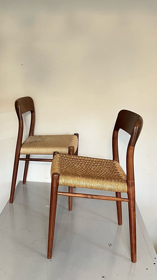 Ensemble de 2 chaises de salle à manger Niels Möller modèle 75 en parfait état