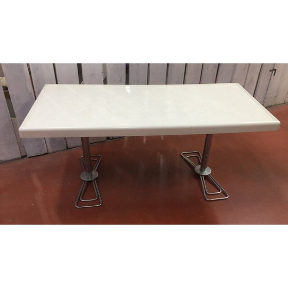 Image 1 of Table basse vintage en polyréthane blanc avec structure en métal chromé, Allemagne de l'Est 1970