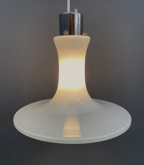 Image 1 of Lampe pendante en verre blanc 1980S