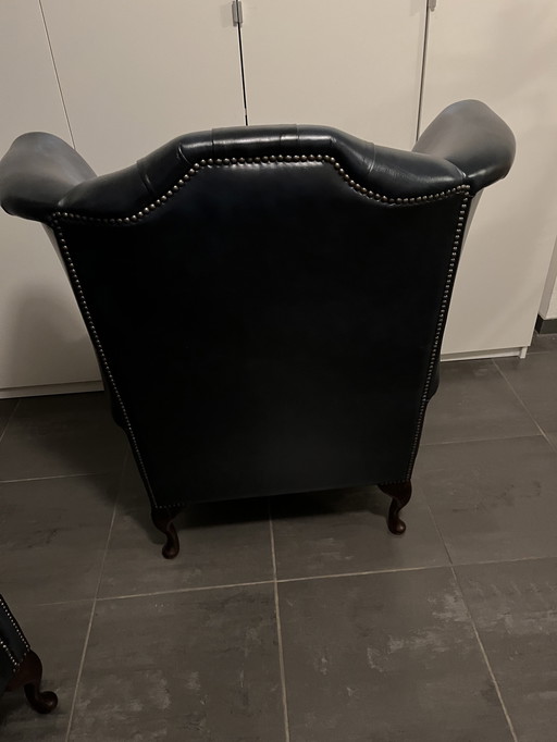 2X Fauteuil Chesterfield en cuir bleu.