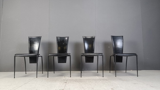 Image 1 of Chaises de salle à manger postmodernes noires par Arper Italie, années 1980 - Lot de 4