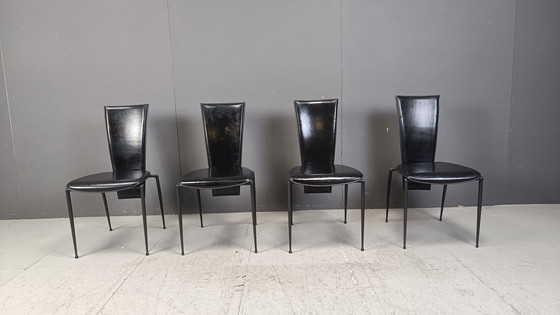 Image 1 of Chaises de salle à manger postmodernes noires par Arper Italie, années 1980 - Lot de 4