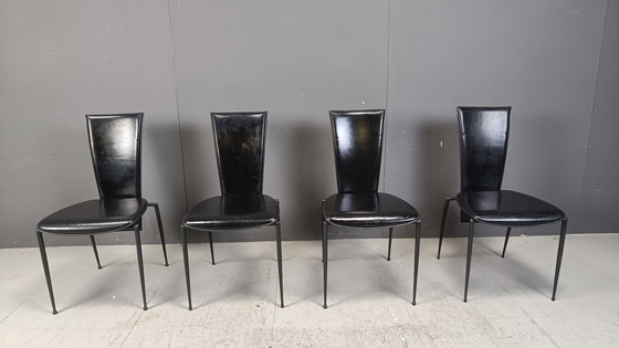 Image 1 of Chaises de salle à manger postmodernes noires par Arper Italie, années 1980 - Lot de 4