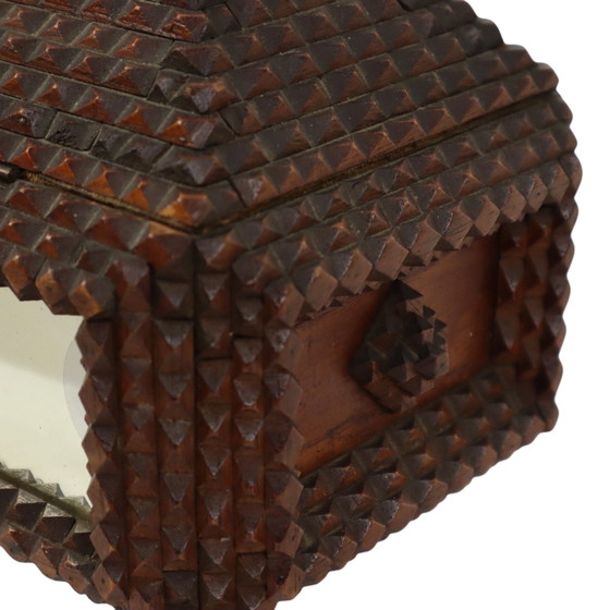 Image 1 of Boîte antique Tramp Art Art populaire