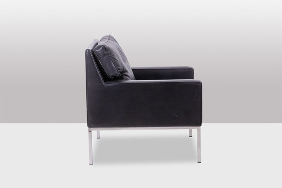 Image 1 of Paire De Fauteuils En Cuir Noir Et Métal Chromé. Années 1970.