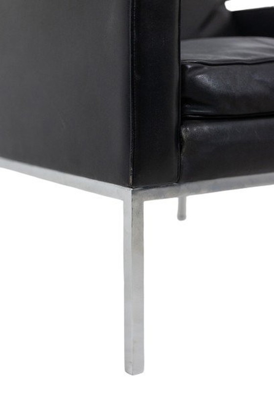 Image 1 of Paire De Fauteuils En Cuir Noir Et Métal Chromé. Années 1970.