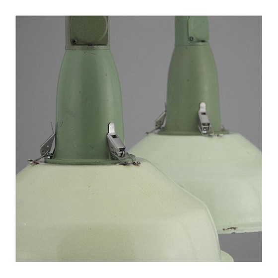 Image 1 of Lampe suspendue industrielle vintage de l'ère soviétique