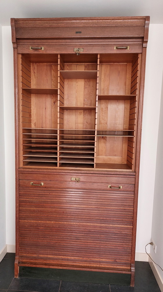 Image 1 of Armoire à volets pour archives en chêne avec plateau coulissant