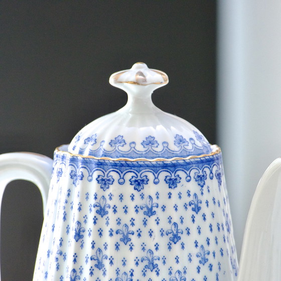 Image 1 of Grande Cafetière Oscar Shaller De 1909 En Porcelaine Fleur De Lys