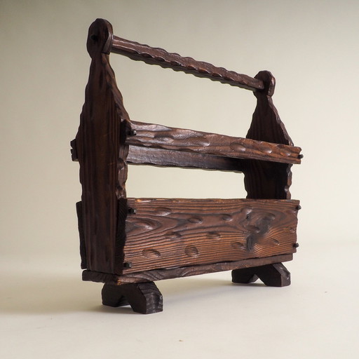 Porte-revues brutaliste