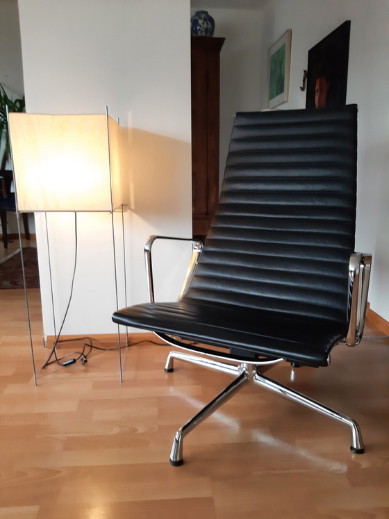 Image 1 of Vitra Ea 124 Lounge