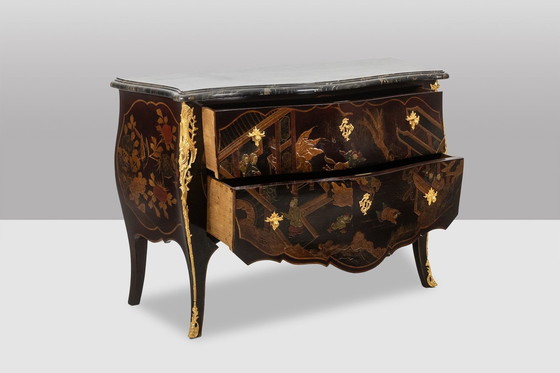 Image 1 of Commode Sauteuse en Laque avec Son Marbre. Années 1950.
