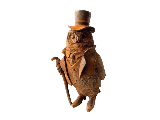 Image 1 of Hibou en costume avec canne et chapeau Statue en fonte