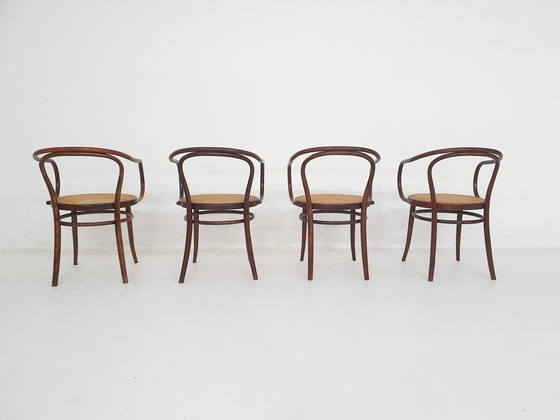 Image 1 of Ensemble de 4 chaises à accoudoirs Thonet modèle 209, Tchécoslovaquie, années 1970