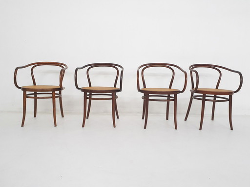 Ensemble de 4 chaises à accoudoirs Thonet modèle 209, Tchécoslovaquie, années 1970