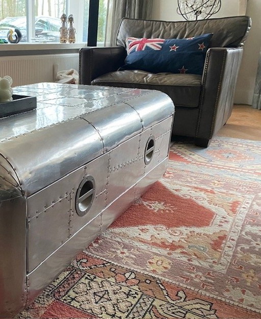 Table basse Aviator Blackhawk "Timothy Oulton" (en anglais)