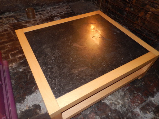 Grande table basse faite à la main en marbre et hêtre