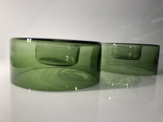 Image 1 of Set de deux bougeoirs en verre vert