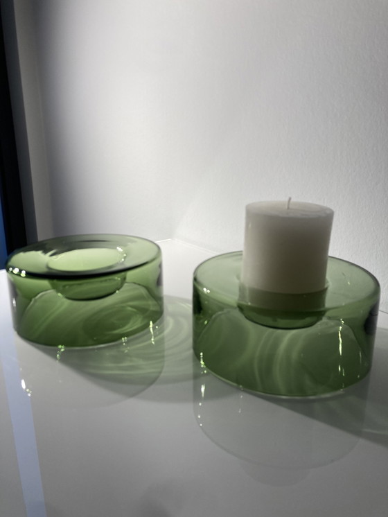 Image 1 of Set de deux bougeoirs en verre vert