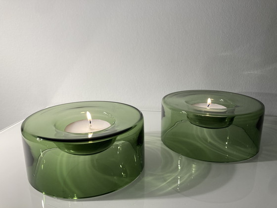 Image 1 of Set de deux bougeoirs en verre vert