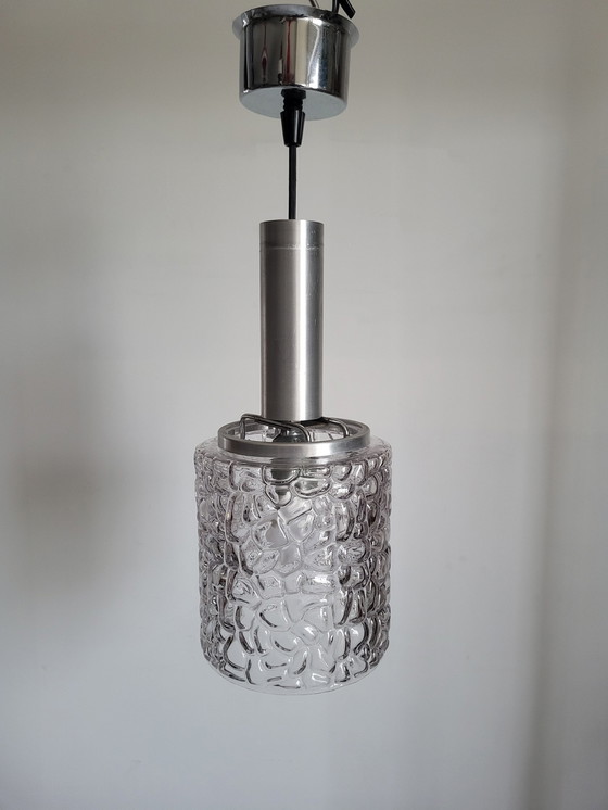 Image 1 of Lampe pendante Ufo vintage noir mat, abat-jour en verre, finition chromée, années 1950