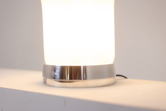 Image 1 of Angelo Mangiarotti. Lampe En Opaline Et Métal Chromé. Années 1980.