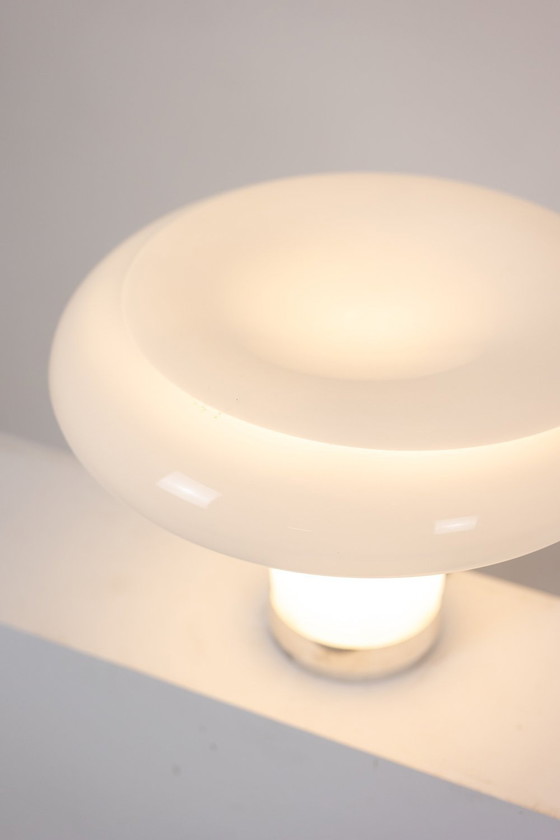 Image 1 of Angelo Mangiarotti. Lampe En Opaline Et Métal Chromé. Années 1980.