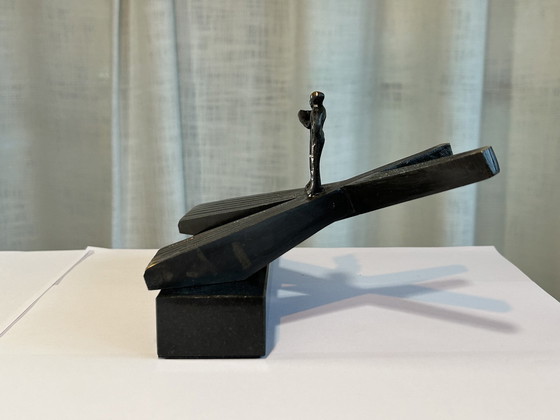 Image 1 of Corry Ammerlaan - Sur la séparation des routes - Sculpture en bronze - Artihove