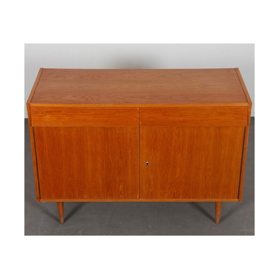 Image 1 of Buffet haut vintage en bois de chêne avec deux portes battantes par Up Zavody, 1960