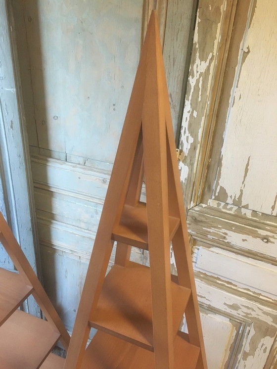 Image 1 of Paire d'étagères pyramidales "Jodhpur" en bois d'hévéa, Inde