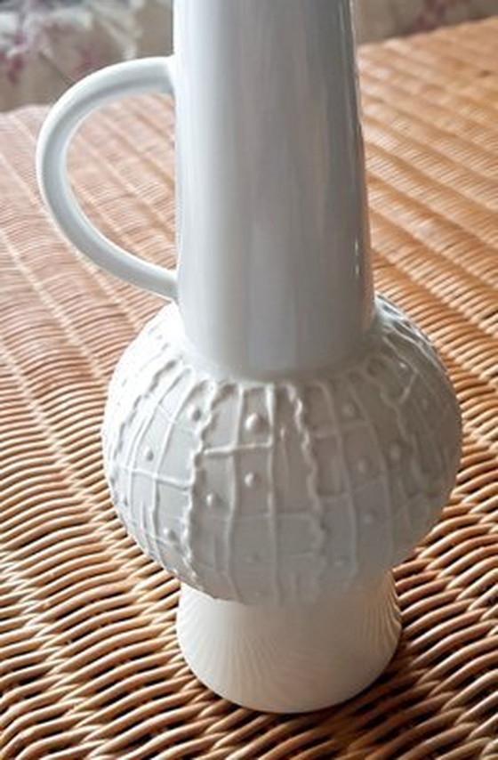 Image 1 of Vase en porcelaine blanche de l'ère spatiale de Royal Kpm, 1970S