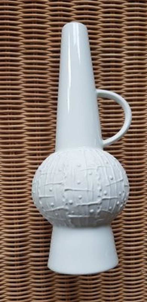 Image 1 of Vase en porcelaine blanche de l'ère spatiale de Royal Kpm, 1970S