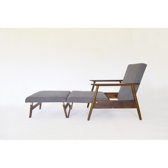 Image 1 of Fauteuil vintage en chêne massif et contreplaqué par Valerija Ema Cukermanienė pour Vilniaus Baldų Kombinatas, 1960.