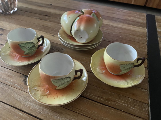 Image 1 of Tasse et soucoupe en forme de pomme