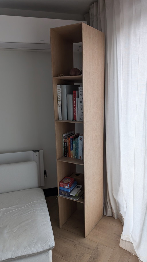 Armoire moderne en placage de chêne