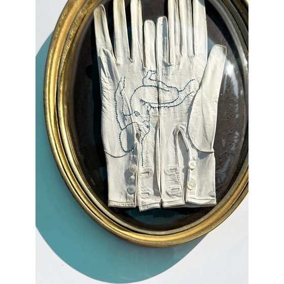 Image 1 of Tableau vintage "broderie sur gants de cuir" cadre ovale en bois doré par Sophie Lechat