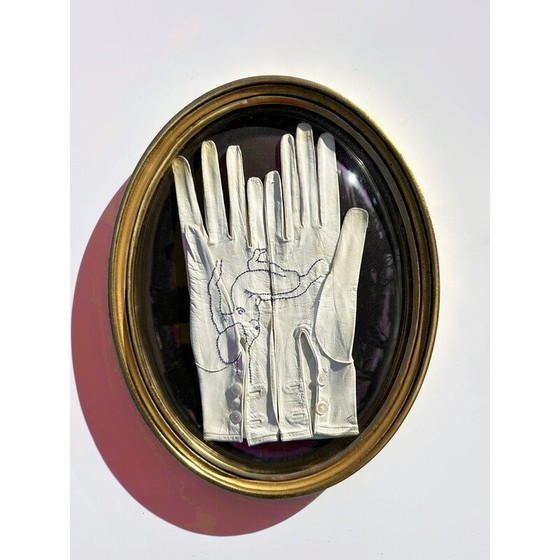 Image 1 of Tableau vintage "broderie sur gants de cuir" cadre ovale en bois doré par Sophie Lechat