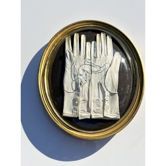 Image 1 of Tableau vintage "broderie sur gants de cuir" cadre ovale en bois doré par Sophie Lechat