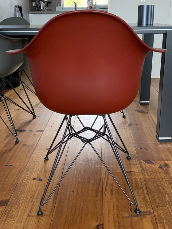 Image 1 of Vitra Eames Dar