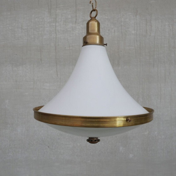 Lampe suspendue vintage en verre opalin bicolore et laiton, Hollande 1940 – Suspensions, Brass, Glass (photo 2 of 9)
